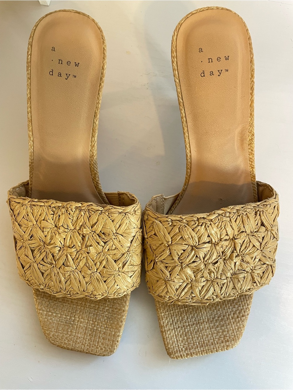 Tan straw kitten heels a new day size 8 1/2
